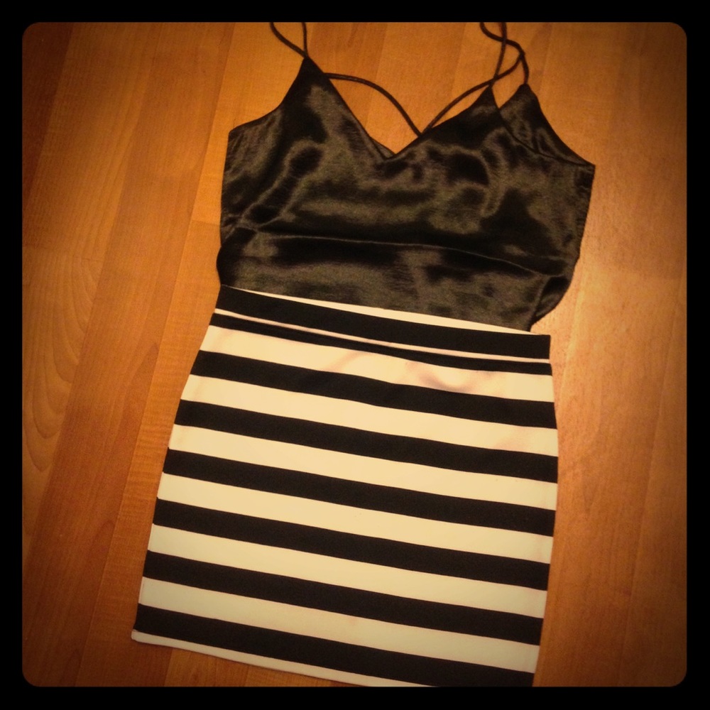 3/$15 Forever 21 black white stripe bodycon skirt